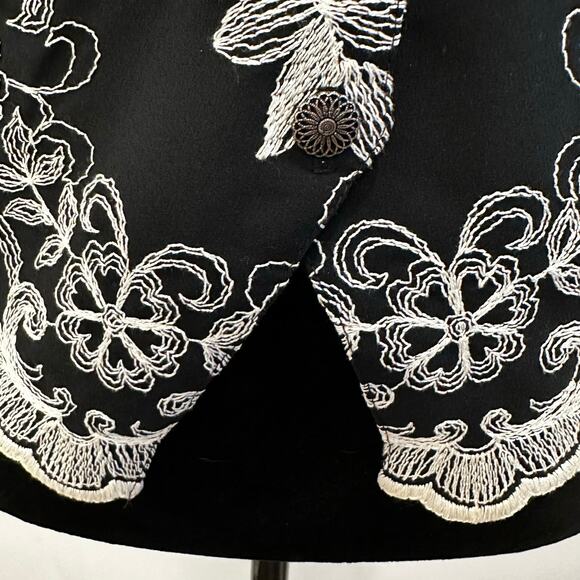 Vintage ICE Black Floral Embroidered Vest Medium Button Front Tie Back - Picture 8 of 13